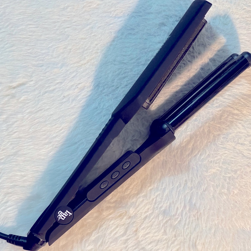 L’ange Le Waver like new. 3-Barrel Titanium Waving Iron.